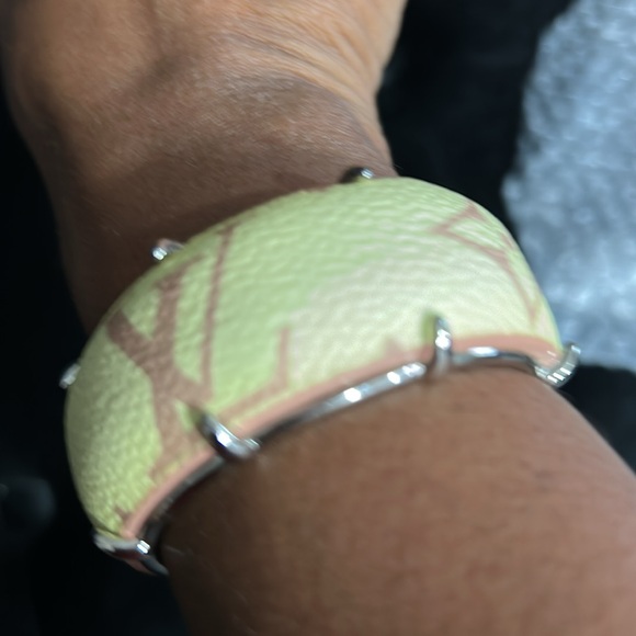 Louis Vuitton leather cuff bracelet - Picture 3 of 5